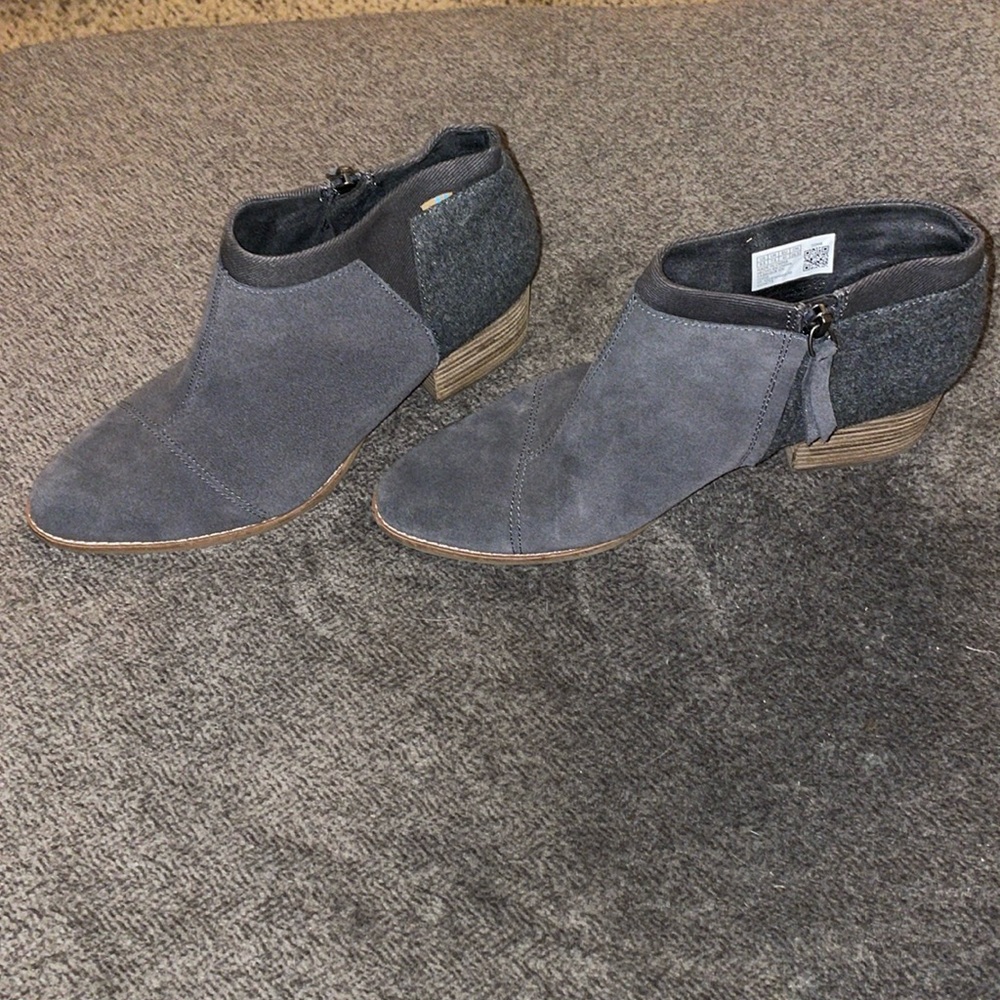 Gray Tom’s heeled booties size 9.5
